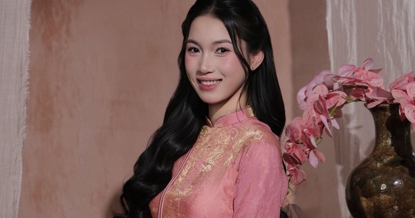 View - Hoa khôi bóng chuyền Nguyễn Thị Phương hoá nàng thơ, diện áo dài xinh đẹp dịu dàng đón Tết