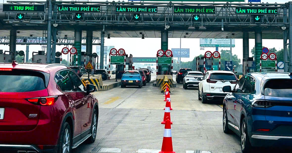 Lưu thông qua trạm thu phí dịp Tết Bính Ngọ: Nh...