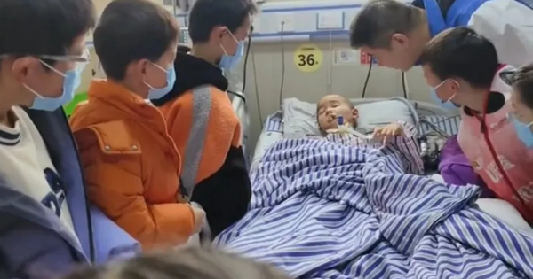 Cậu bé 8 tuổi tỉnh lại sau 55 ngày hôn mê nhờ tiếng gọi của bạn học