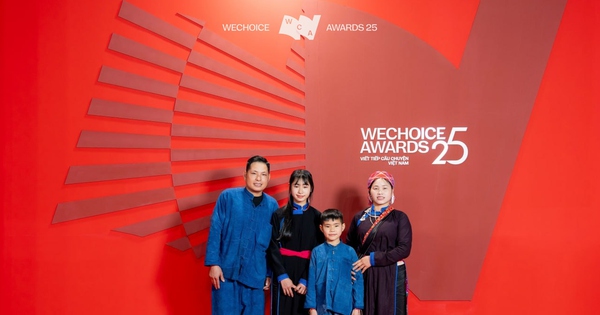 View - Chị Vàng Thị Thông - người phụ nữ hạnh phúc nhất Gala WeChoice: Có cả gia đình đồng hành “xuống xuôi”, được chồng thả tim liên tục