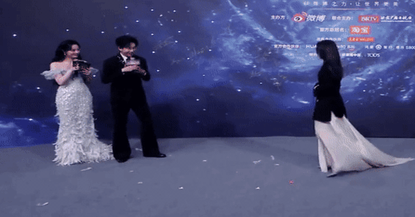 Thư Kỳ gây sốt tại Đêm hội Weibo 2026 với nhan sắc bất tử và thành công đạo diễn