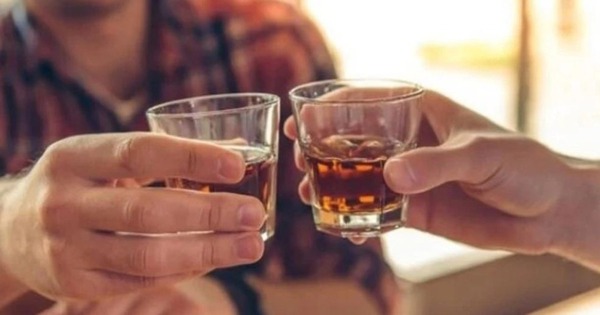 Uống 1-2 chén rượu, sau bao lâu thì hết nồng độ cồn trong hơi thở?