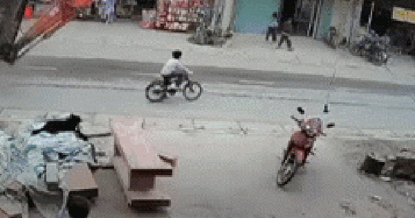 Bé trai đi xe đạp bị máy xúc tông, cuốn vào gầm: Tình trạng sức khoẻ hiện tại