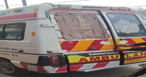 Cửa bị kẹt, bệnh nhân tử vong trong xe cứu thương