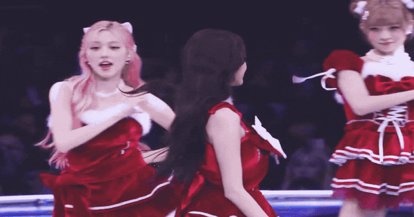 Gương mặt cứng đờ tới phát sợ của công chúa Kpop