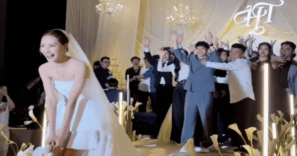 Hành động bất ngờ của Văn Toàn trong đám cưới MC Mù Tạt