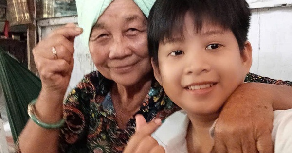Gia cảnh nam sinh An Giang quay clip với bà nội viral, Đức Phúc, Tăng Duy Tân đồng cảm: SN 2008 chỉ cao 1m35 vì thiếu hụt hooc môn