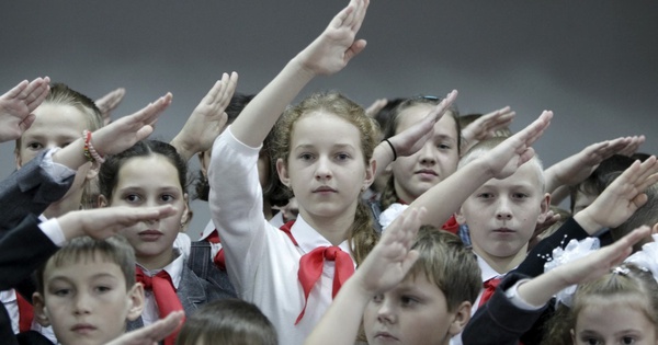 Vì sao người Nga hiếm khi cười với người lạ?