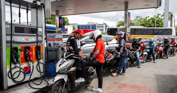Chỉ còn xăng đủ cho 53 ngày, nước Đông Nam Á tuyên bố tình trạng khẩn cấp quốc gia