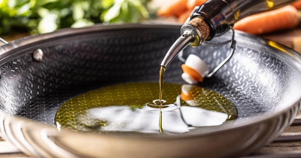 Bác sĩ ung thư khuyến cáo: Một sai lầm phổ biến trong nhà bếp có thể khiến cả nhà tiếp xúc với chất gây ung thư