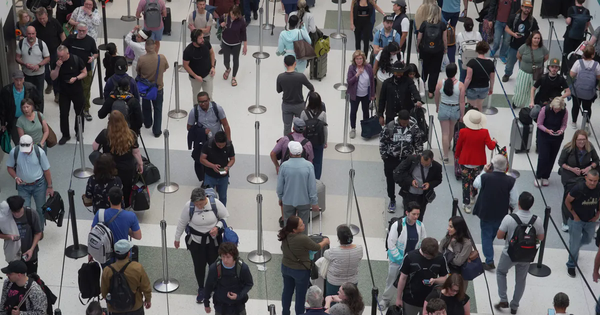 Nhiều sân bay tại Mỹ rơi vào tình trạng hỗn loạn