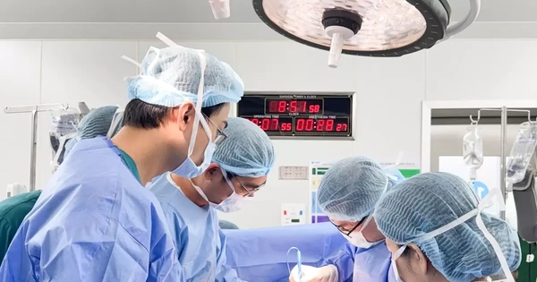 Hai bệnh viện đầu ngành phối hợp mổ bóc khối u 12kg, bảo toàn cơ hội làm mẹ cho cô gái