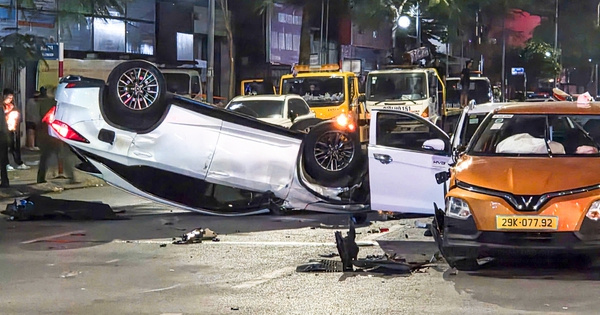 Hiện trường ô tô “điên” tông liên hoàn khiến 2 người bị thương