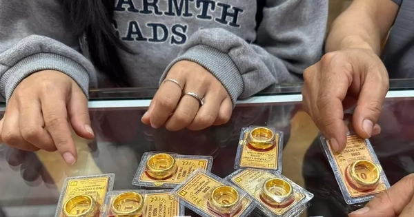 Giá vàng quay đầu giảm mạnh