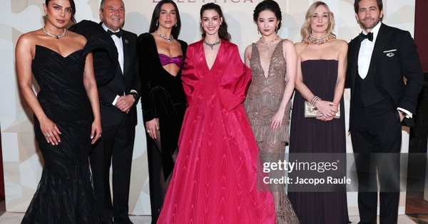 Thảm đỏ BVLGARI quy tụ Lưu Diệc Phi, Anne Hathaway và dàn sao đông: Phải liên tục chụp ảnh để tất cả được là center?