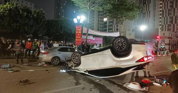 Ô tô Lexus tông liên hoàn khiến 2 người đi cấp cứu giữa đêm ở Hà Nội: Đã rõ nguyên nhân ban đầu