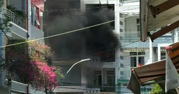 Cháy nhà 4 tầng giữa trung tâm Nha Trang
