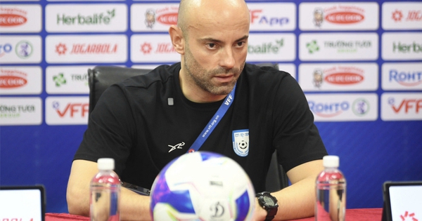 HLV Bangladesh: Có cầu thủ nhâp tịch, tuyển Việt Nam có thể thắng Malaysia