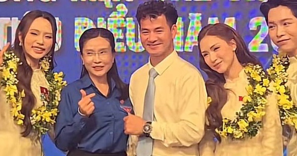 Khoảnh khắc "chiếm spotlight”: Hòa Minzy - Đức Phúc - Phương Mỹ Chi đáng yêu bên Cục trưởng Xuân Bắc