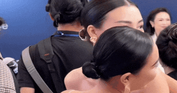 Phản xạ cực nhanh đã giúp MC Hoàng Oanh khỏi sự cố 