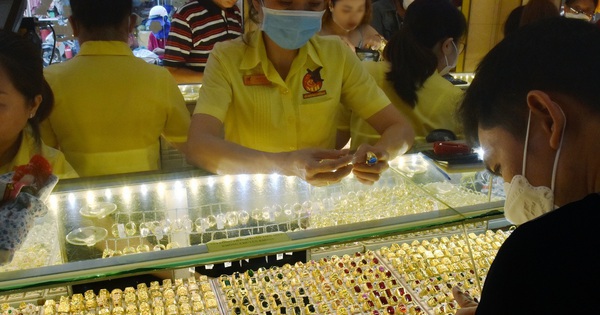 Giá vàng hôm nay, 27-3: Đột ngột giảm sâu