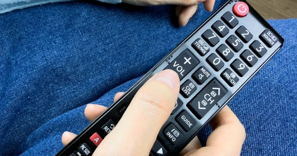 Ai giải thích được lý do điều khiển TV bấm không nhận mà cứ 