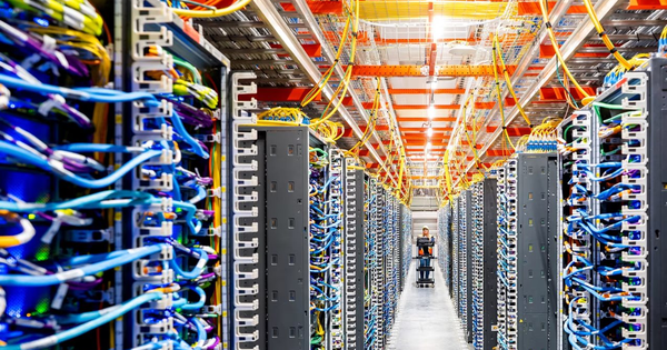 Sa thải 30.000 người, chi 200 tỷ USD nuôi tham vọng AI, Amazon có đang trở thành ‘quốc gia số’ sau 20 năm đầu tư cho điện toán đám mây?