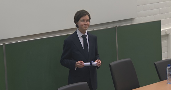 Thần đồng 15 tuổi IQ 145 chính thức tốt nghiệp tiến sĩ Vật lý, đang nghiên cứu cách để con người trở nên 