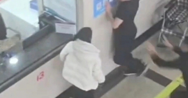 Ghen tuông vì bác sĩ nam khám cho vợ bầu, chồng đến đại náo bệnh viện, đòi "mai ly hôn" và húc đầu vào tường tự tử