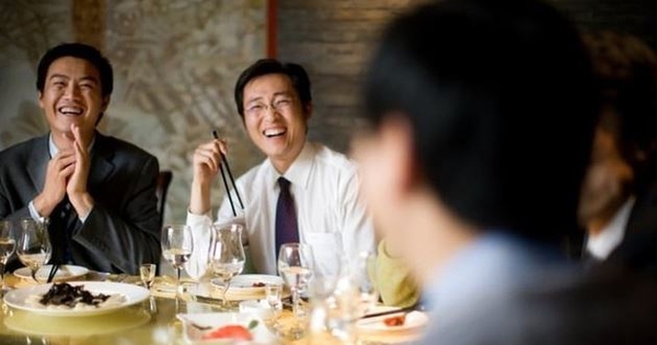 Sếp cũ mời cả nhóm đi ăn rồi đột nhiên biến mất, tôi âm thầm trả hóa đơn hơn 19 triệu đồng: Một tuần sau nhận được email không ngờ tới