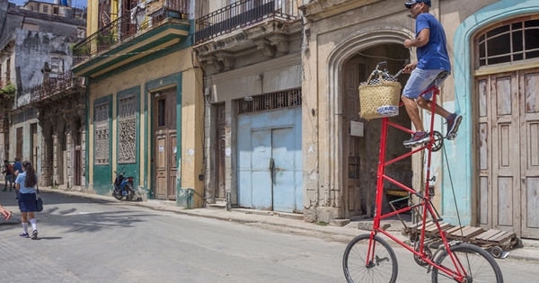 Cạn xăng triền miên, đường phố Cuba như 'xuyên không' khi phương tiện tưởng đã biến mất đồng loạt trở lại