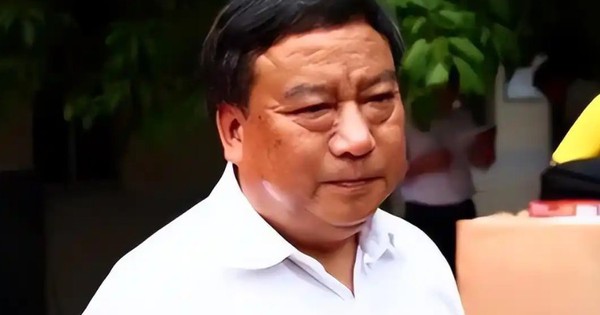 Thầy Hiệu trưởng bị chê trách vì dạy học sinh môn 