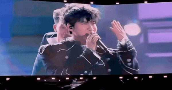 HIEUTHUHAI lần đầu live ca khúc tỏ tình Babyboo: Visual miễn chê, hát không vấp váp gì nhưng lạ lắm!