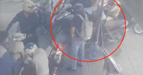 Va quẹt nhẹ khi xếp hàng chờ đổ xăng, người đàn ông thẳng tay 