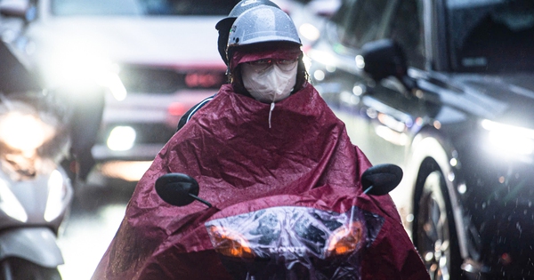 Vì sao sáng nay Hà Nội mưa dông, sấm sét liên hồi?