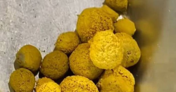 Tìm thấy vàng dưới sông, người phụ nữ mang đi kiểm tra thì sốc nặng