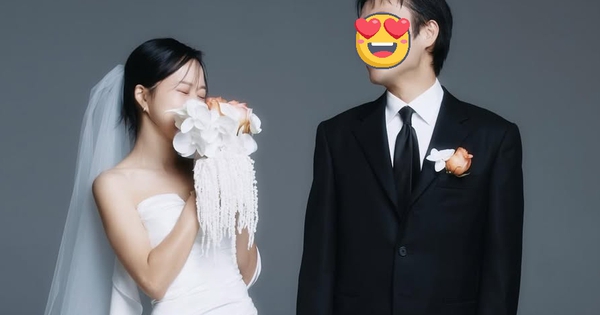 Jisoo bất ngờ tung ảnh cưới, đột ngột kết hôn