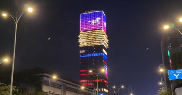 Mãn nhãn với công trình LED 3D trên tòa nhà 55 tầng