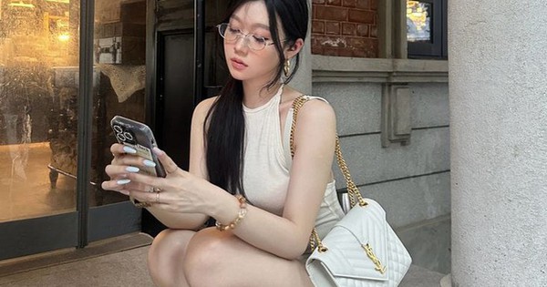 Người EQ thấp thích nhất 3 kiểu cầm điện thoại