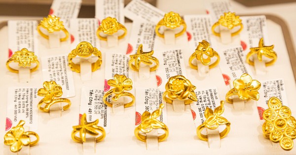 Giá vàng hôm nay 30/3: Quay đầu giảm nhẹ