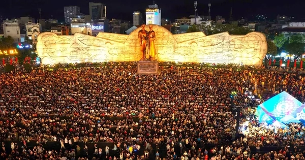 'Biển người' xem khai mạc năm du lịch quốc gia