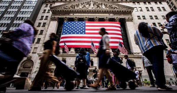 Nền kinh tế số 1 thế giới chịu áp lực chưa từng có: Lạm phát sẽ tăng gấp đôi, làn sóng đóng băng tuyển dụng bóp nghẹt gần 170 triệu lao động