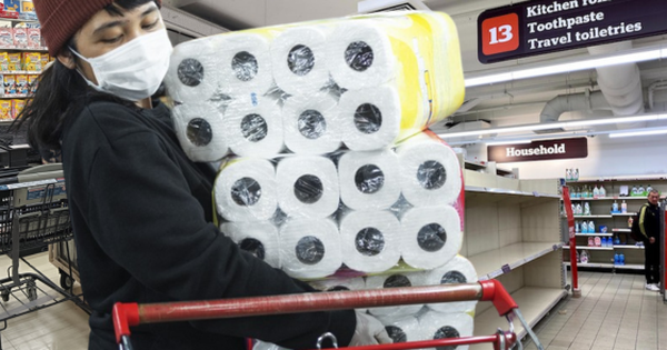 Xung đột Trung Đông kéo dài, người dân Nhật Bản đổ xô tích trữ giấy vệ sinh