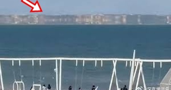 Biển bỗng xuất hiện 