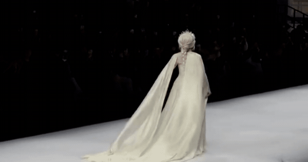 U60 vẫn lên đồ như công chúa, cả Trung Quốc có đúng 1 người: Thời gian không lưu dấu vết, góc nào cũng nét căng