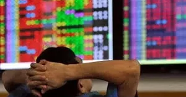 Chứng khoán ngập trong sắc đỏ