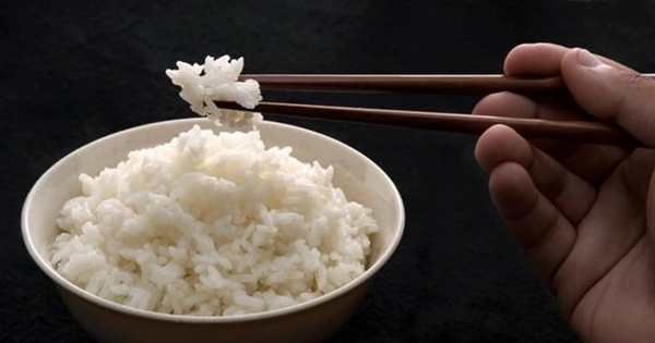 Cơm nguội đừng bỏ vào ngăn mát tủ lạnh, làm cách này hấp lại vẫn ngon như mới