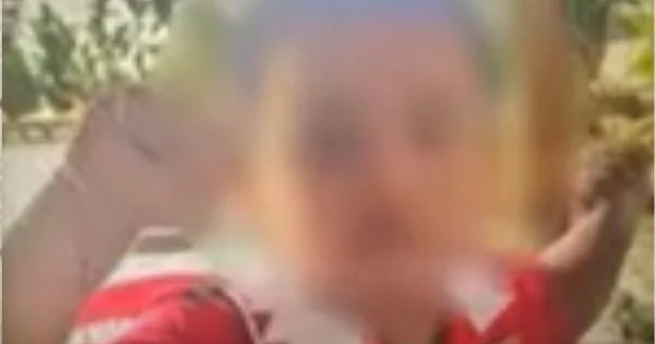 Mẹ đi làm ca đêm, con 3 tuổi ở nhà với cha dượng, sáng hôm sau bé trai tử vong bất thường