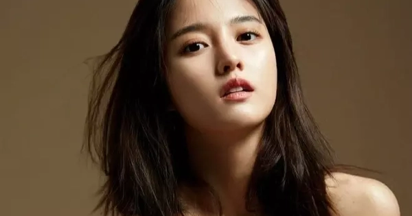 Nữ diễn viên Hàn Quốc ăn phở, uống cà phê đường tàu ở Hà Nội