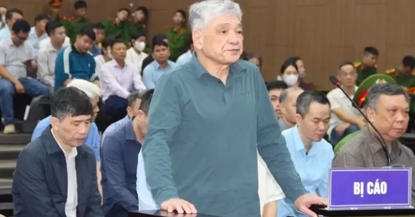 10 tỷ đồng đặt trước cửa nhà Quyền cục trưởng